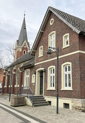 Bild vergr&ouml;&szlig;ern: Bügerhaus Eingang Treppe