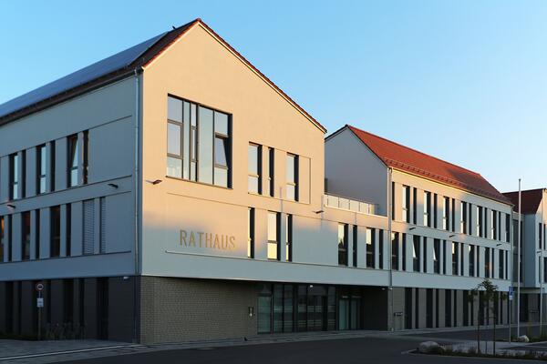 Bild vergr&ouml;&szlig;ern: Rathaus Schriftzug Lagenser Forum